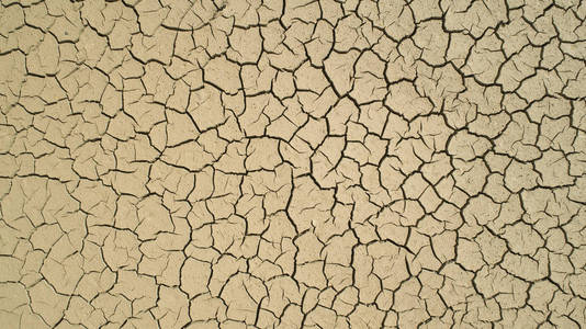 干裂土的鸟瞰图. 气候变化和干旱土地. 全球变暖.照片