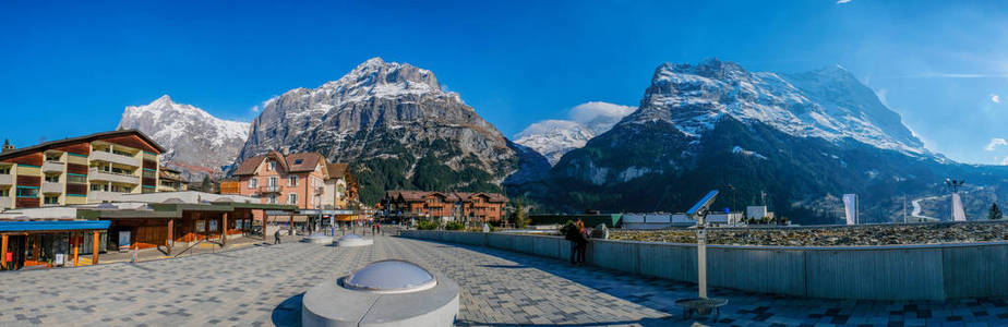 瑞士山景中的grindelwald美丽村庄全景