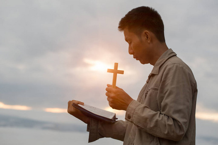 崇拜十字架图片