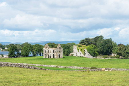 安纳赫肯城堡的景色，位于爱尔兰加尔韦郡的拉夫科里布旁边。