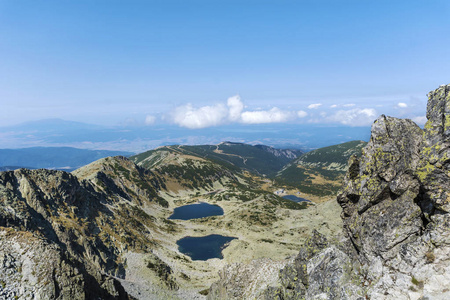 保加利亚伊拉山上的蓝色湖泊