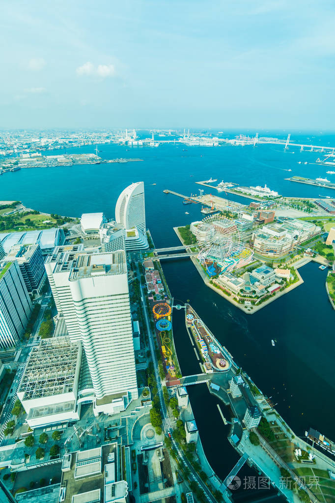 日本横滨市天际线上建筑和建筑的美丽外观