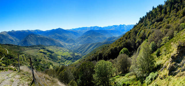法国比利牛斯山脉的阿斯潘山景