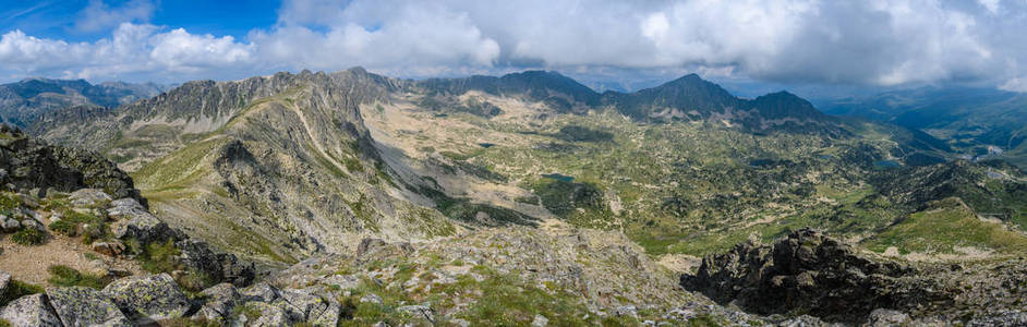 从蒙马路安得拉峰的全景图片