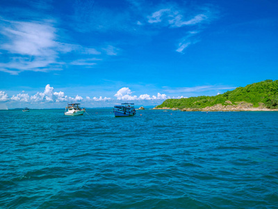 美丽的海景，与高塔鲁岛，雷昂城，海洋和蓝天在度假的时间，夏天，康塞普