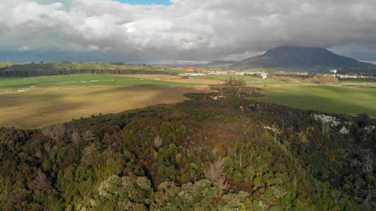 新西兰陶坡Huka瀑布景观的空中全景。