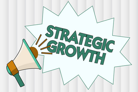 概念性手写显示战略增长。商业照片展示创造计划或计划, 以增加股票或改善