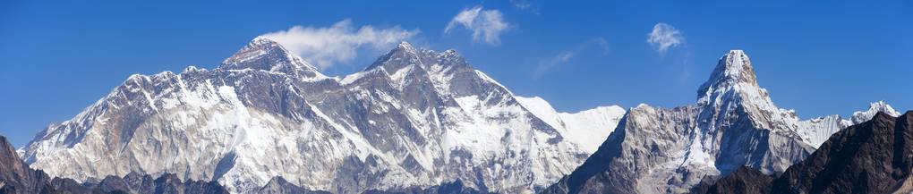 珠穆朗玛峰Nuptse岩面Lhotse和AmaDablam从孔德萨加马塔国家公园尼泊尔喜马拉雅山观看