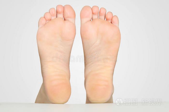 女人的脚照片-正版商用图片13a19a-摄图新视界