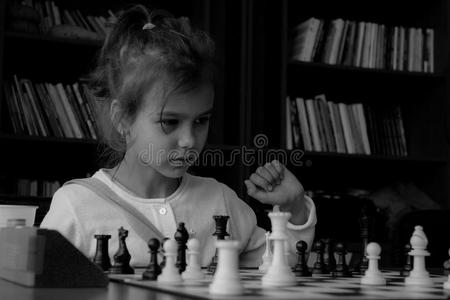 下象棋的女孩