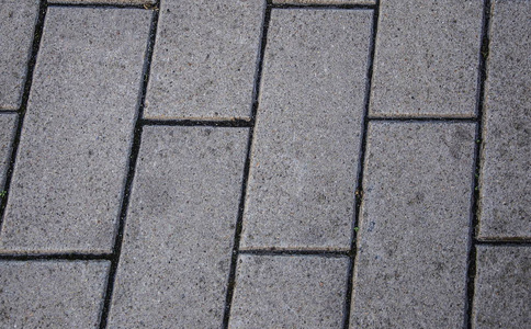 长方形路面瓷砖。 灰色背景。