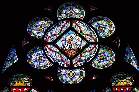 法国教堂彩色玻璃图片
