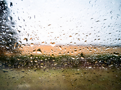 雨点落在玻璃上, 背景