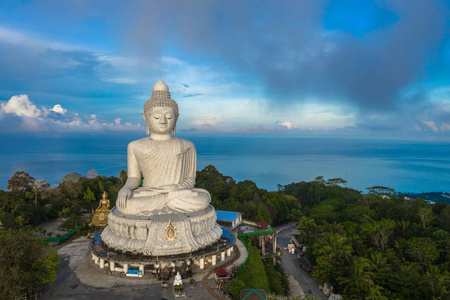 佛爷白大佛是照片