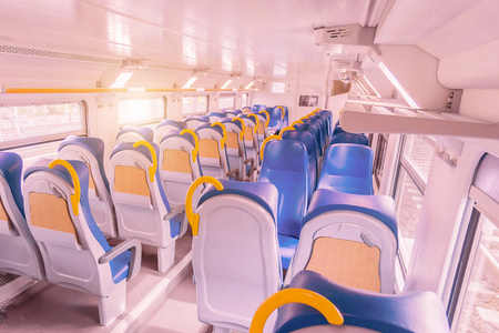 快速通勤列车内部空蓝色座椅色调