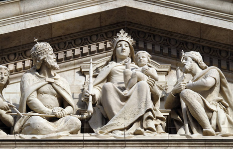 鼓低音浮雕，展示圣母玛利亚和匈牙利圣徒圣斯蒂芬斯巴西利卡在布达佩斯匈牙利
