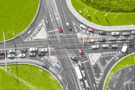 道路交叉口的顶部视图