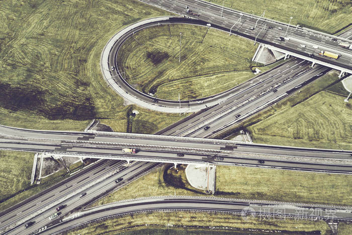 道路交叉口的顶部视图