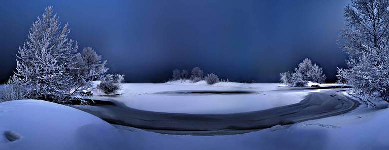 尼西罗斯日尼西的蓝雾.照片