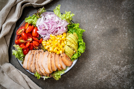 健康沙拉碗，鸡胸健康食品风格