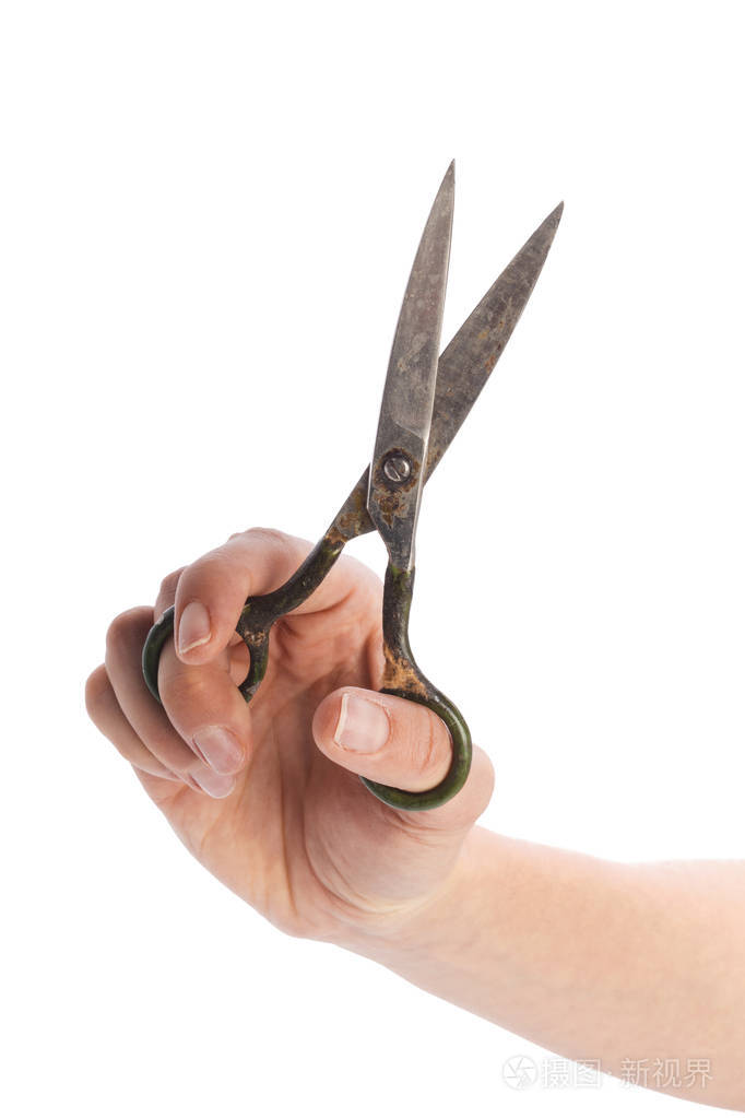 女性手拿剪刀白色背景隔离