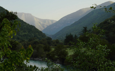 山河把水带到大海