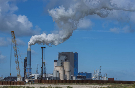 Europoort地区鹿特丹附近荷兰电厂的烟雾污染
