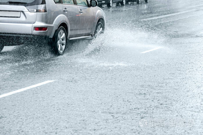 大雨图片大全大图图片