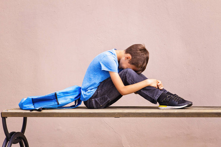 累了的孩子图片