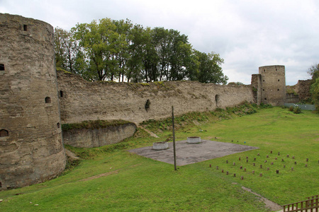 欧洲古代建筑在夏季