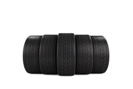 五个汽车黑色橡胶轮胎隔离在白色背景上。