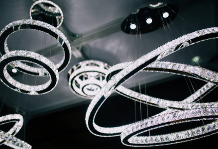 现代Cristal吊灯透视室内装饰。