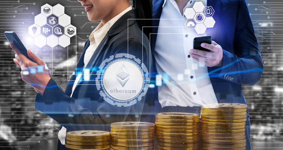 以太和密码货币投资概念商人使用手机应用程序与另一个交易员在现代图形界面交易以太。 区块链和金融技术。