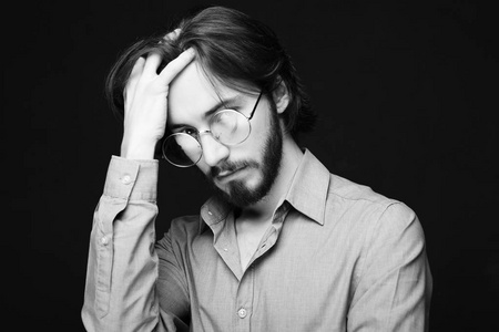 黑白男人戴眼镜,肖像,黑白相间的漂亮男人照片