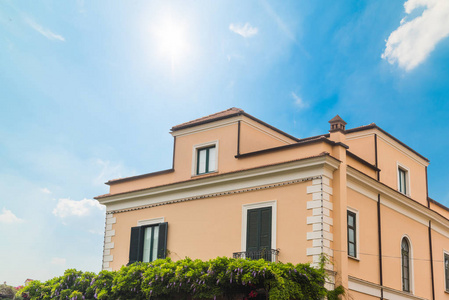 世界著名的索伦托阿马尔菲海岸的优雅建筑。 意大利