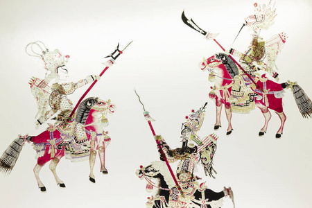 中国传统的战士木偶，由彩绘的骡皮皮革制成，白色。