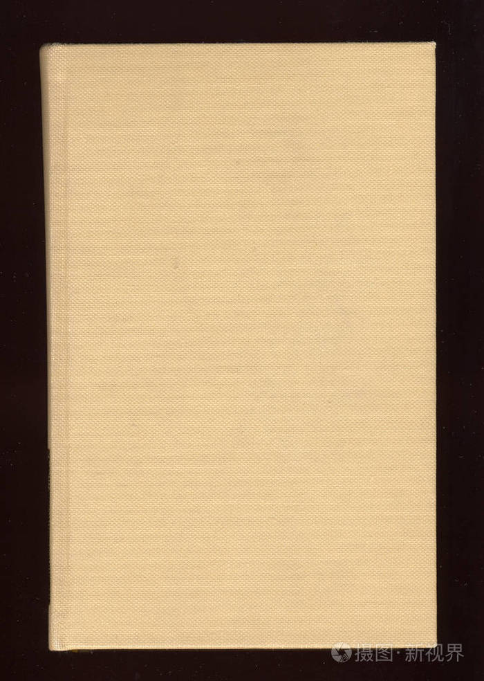 在黑色背景上隔离的浅棕色封面的书