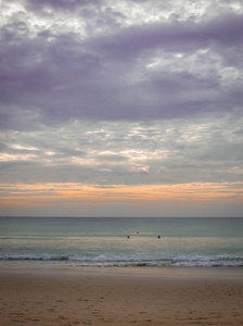 泰国普吉岛Karon海滩美丽的ssunset