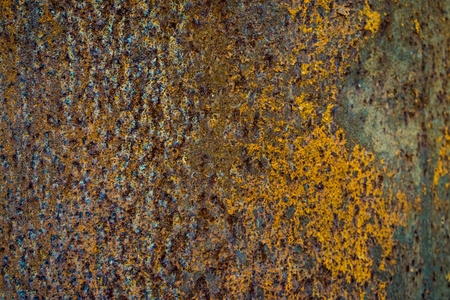 腐蚀旧金属背景,有明显的斑点,风化纹理,棕色和黑色铁锈照片