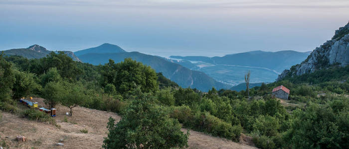 黑山山脉的全景