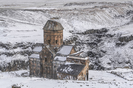 过去是亚美尼亚首都的Ani遗址现在是高原，土耳其亚美尼亚边境附近的教堂废墟。