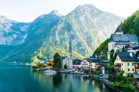 奥地利Alps，Salzkammergut地区，Hallstatt湖，Hallstatt村