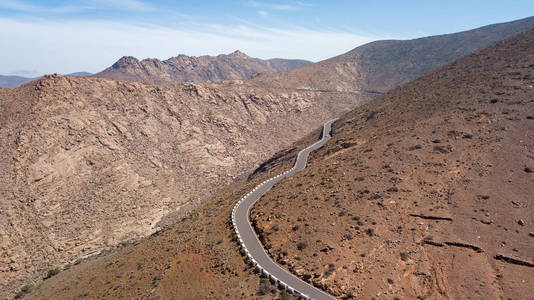 法那利岛的道路和火山山鸟瞰图