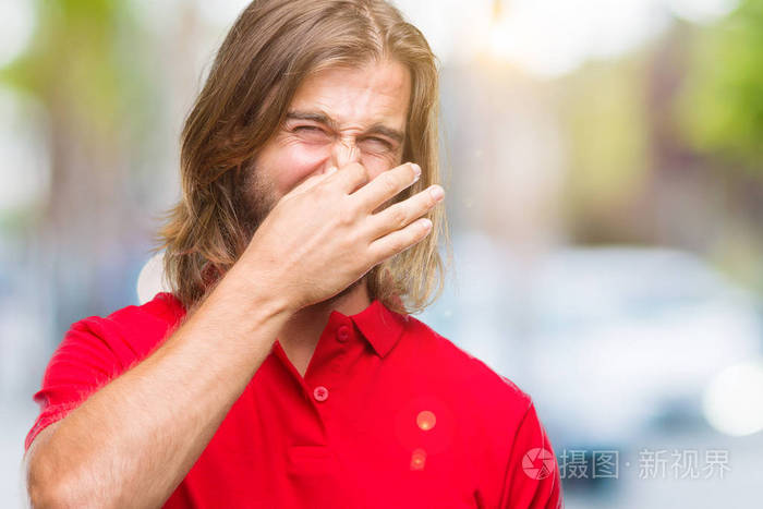 和令人恶心的难以忍受的气味用手指在鼻子上屏住呼吸难闻的概念jpg