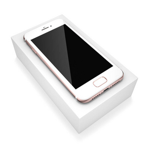 3D渲染粉红色智能手机与黑屏隔离白色背景