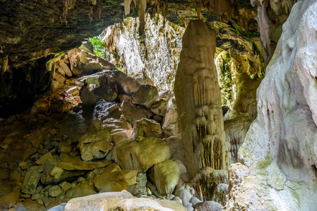 泰国海湾国家公园暹罗洞与钟乳石