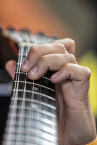 古典葡萄牙吉他的细节。 用于法多。