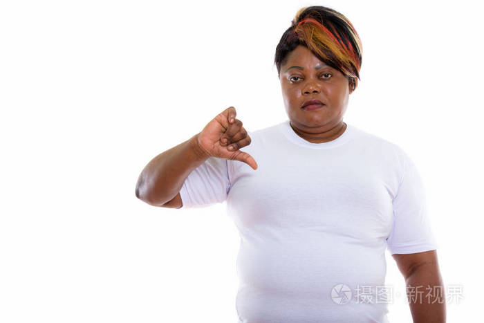 工作室拍摄的胖黑色非洲女人给拇指下来准备f