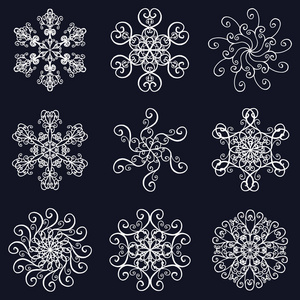 雪花白色集合隔离在深蓝色背景上。 美丽的平雪图标轮廓。 圣诞新年概念横幅卡邀请包装纸的设计元素。