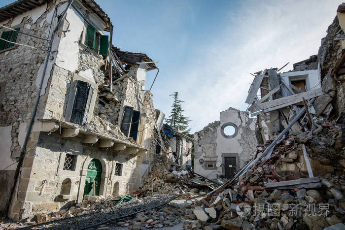 被地震摧毁的城市